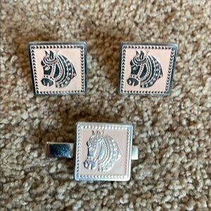Swank brand vintage Silver and Cream Horse Motif Cufflinks Set and tie clip.